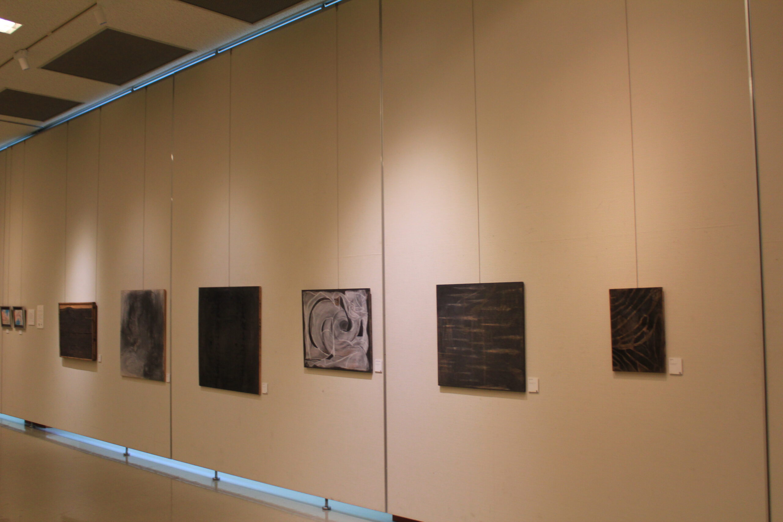 高原の風に誘われて集う作家六人展